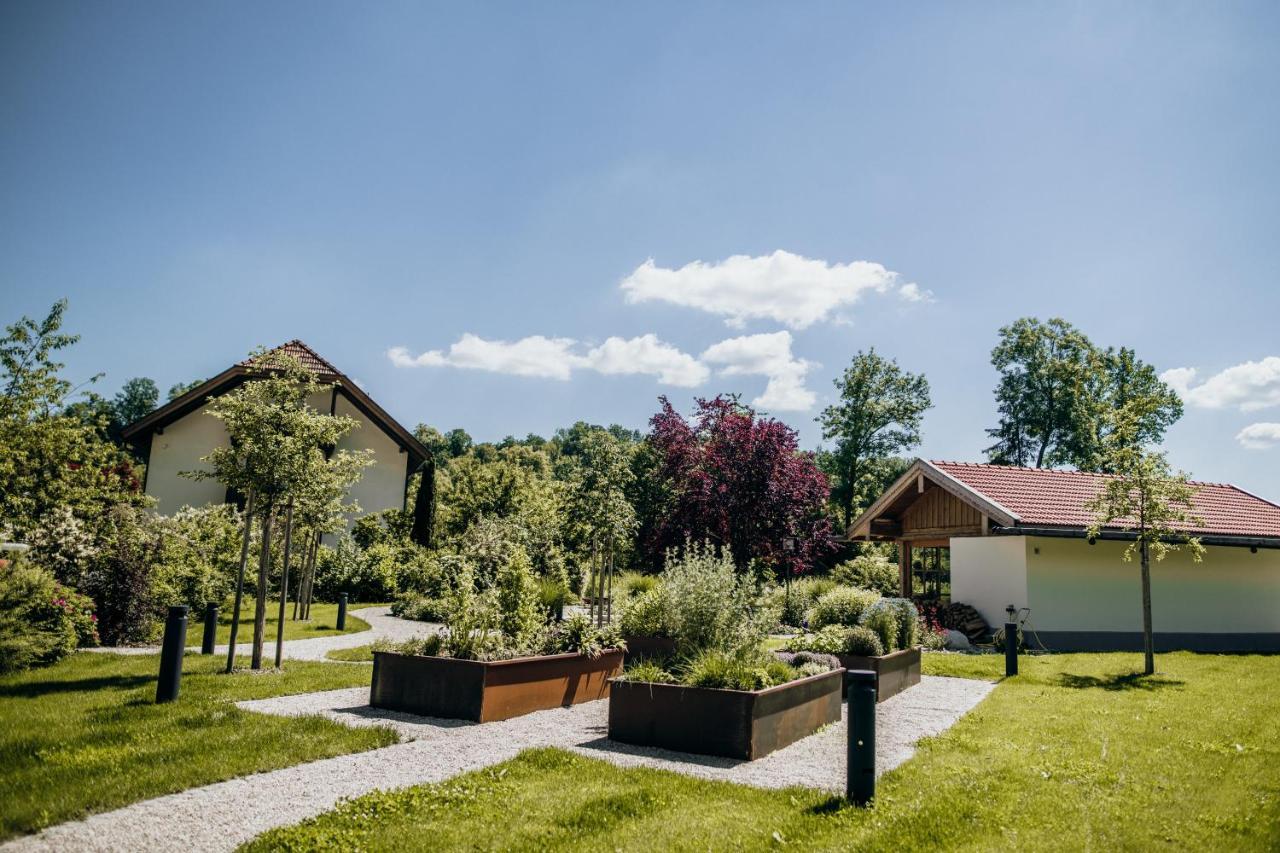 Angermühle Landgasthof Altenmarkt an der Alz Exterior foto